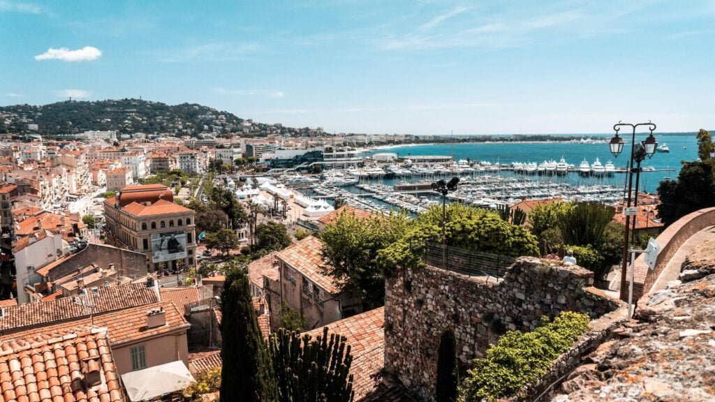 AMBER DRIVE: YOUR GATEWAY TO LUXURY CAR RENTALS IN France Car rent in cannes